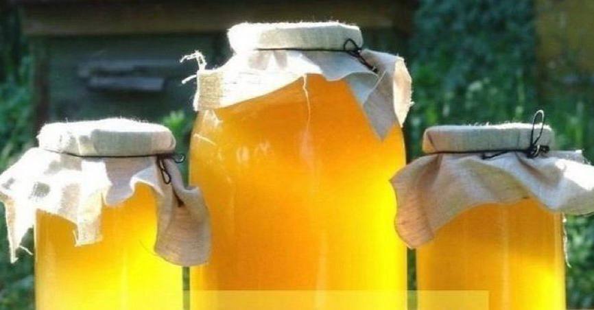3 priežastys, kodėl cukrų reikėtų pakeisti medumi